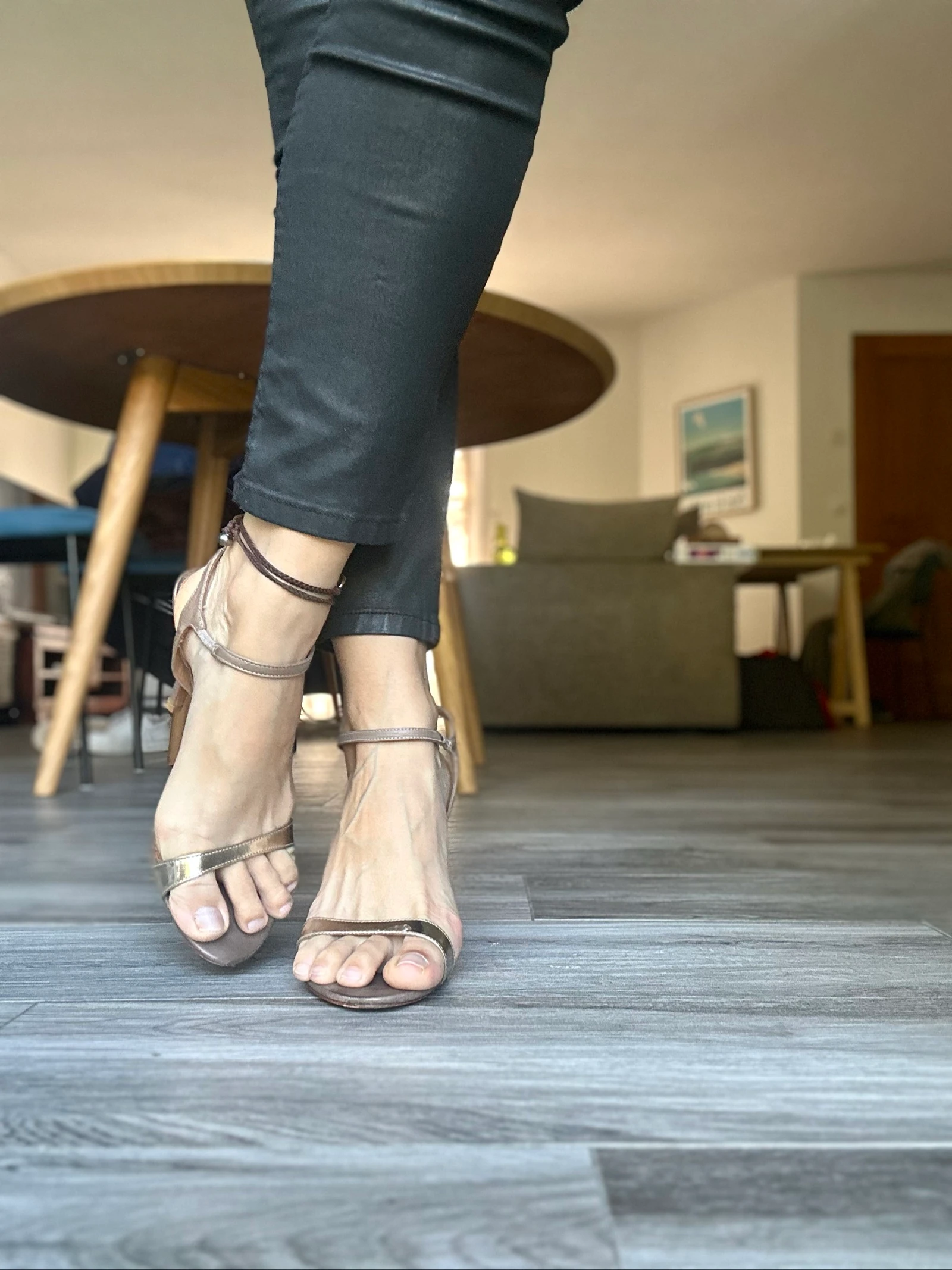 Sandales à talons en cuir taupe et doré Pointure 40 Vicenza  – photo 16